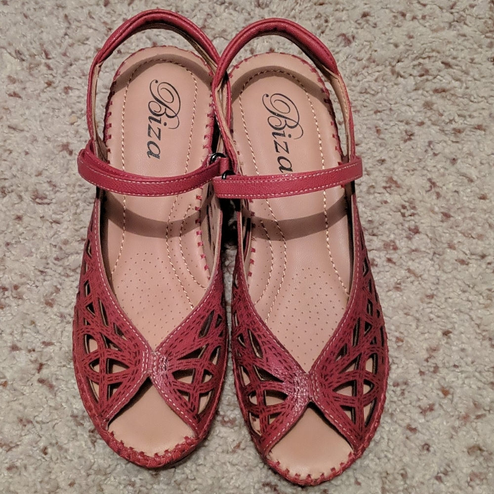 Biza sandals